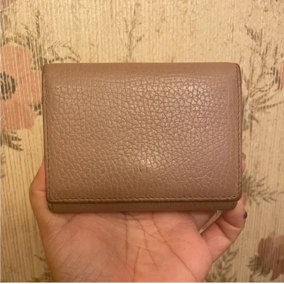 Gucci Taupe Pebbled Leather Tri-Fold Wallet with Gold GG - Picture 2 of 11